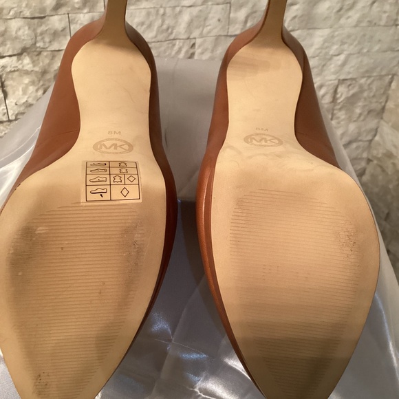 Michael Kors Hamilton Platform Pump - Picture 9 of 10